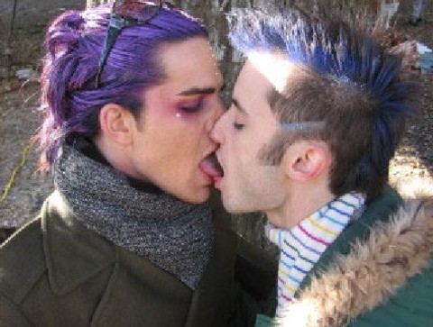 adam_lambert_gay_kissing_02