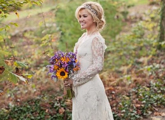 Kelly Clarkson wedding dress