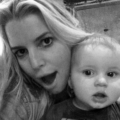 Jessica Simpson and baby watch American Idol