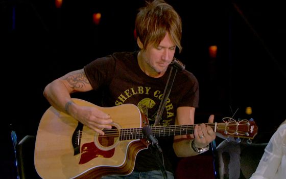 Keith Urban performs - Source: FOX
