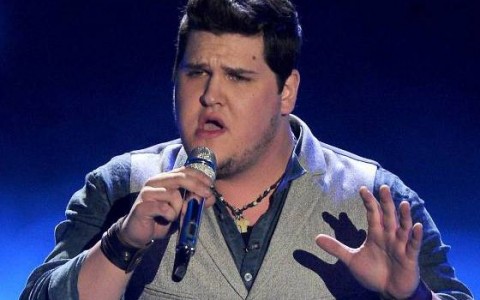 Dexter Roberts performs on American Idol Top 8