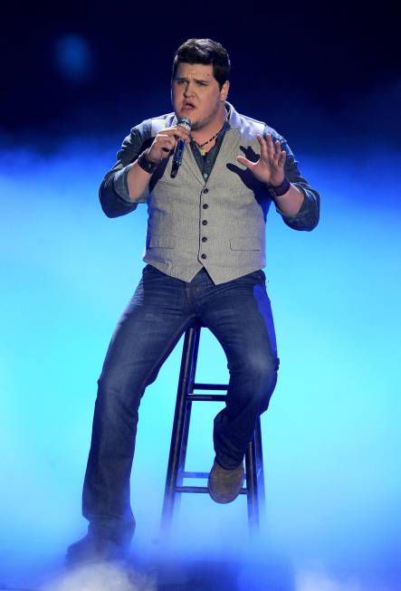 Dexter Roberts performs on American Idol