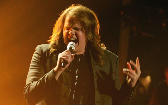 Caleb sings on American Idol 2014