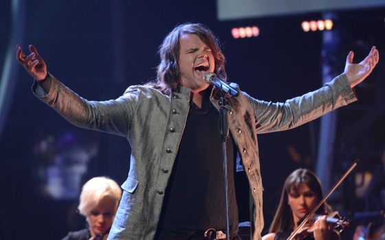 Caleb Johnson performs on American Idol 2014