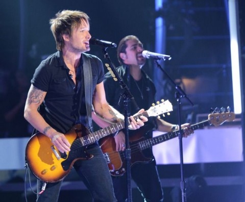 Keith Urban performs on American Idol 2014 - 03