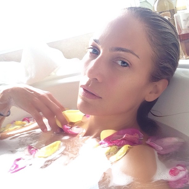 Jennifer Lopez selfie Instagram