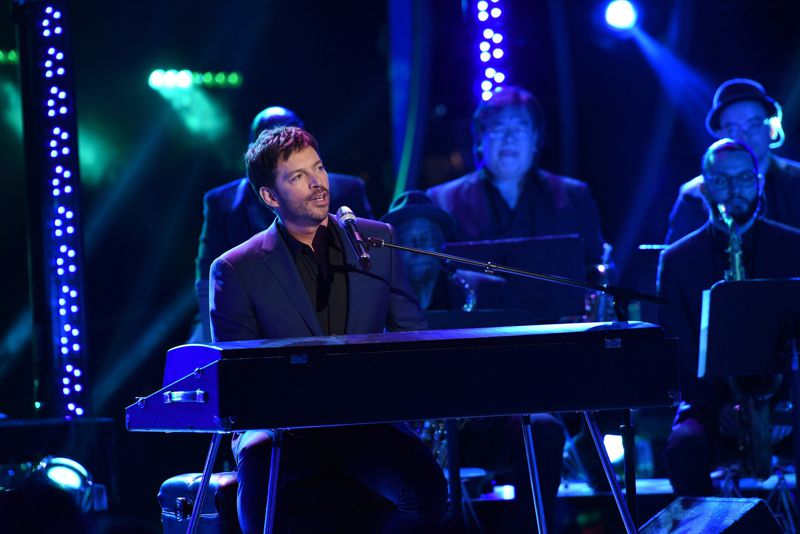 Harry Connick, Jr. performs on AMERICAN IDOL