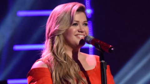 Kelly Clarkson returns to American Idol 2015