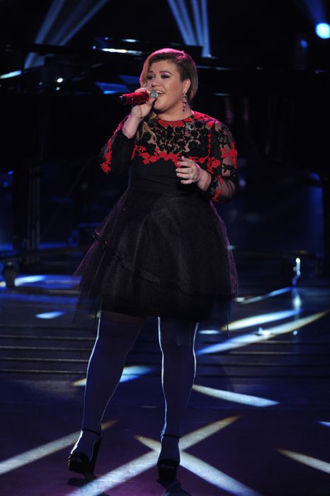Kelly Clarkson performs on AMERICAN IDOL XIV