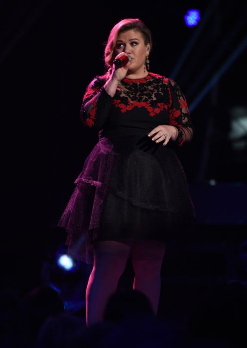 Kelly Clarkson performs on AMERICAN IDOL XIV – 01