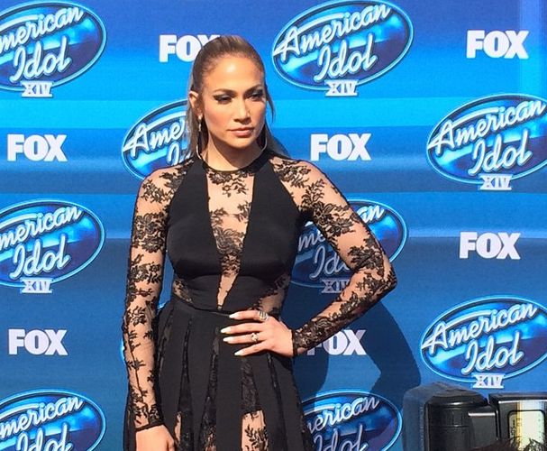 Jennifer Lopez outside finale