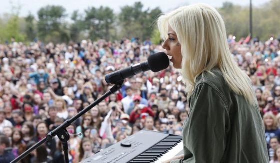 Jax performs at her American Idol hometown tour