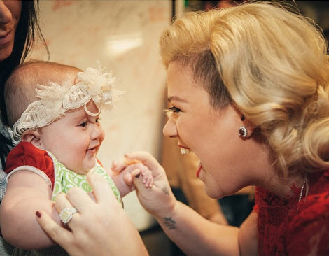 Kelly Clarkson and baby River Rose (Instagram)