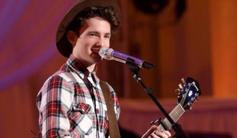 Thomas Stringfellow performs on American Idol 2016