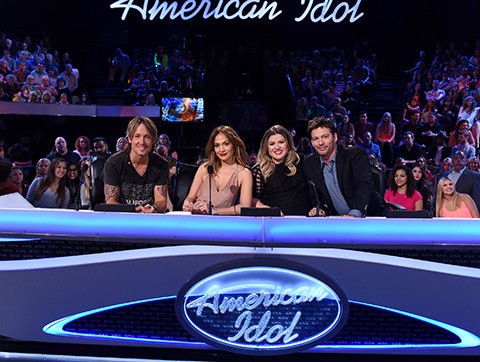 AMERICAN IDOL: Top 10: L-R: Judges Keith Urban, Jennifer Lopez, guest judge and Season 1 winner Kelly Clarkson, and judge Harry Connick Jr. on AMERICAN IDOL airing Thursday, Feb. 25 (8:00-10:00 PM ET/PT) on FOX. © 2016 FOX Broadcasting Co. Cr: Ray Mickshaw/ FOX. This image is embargoed until Thursday, Feb. 25,10:00PM PT / 1:00AM ET